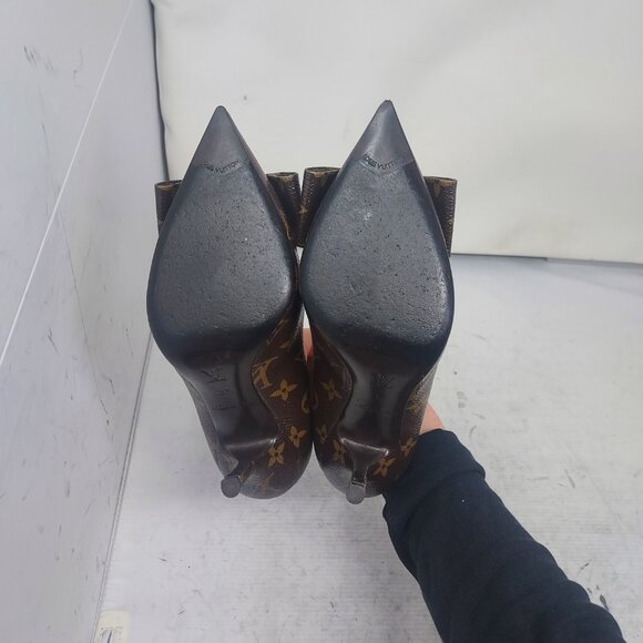 Louis Vuitton Brown LV Monogram Louise Pump - Picture 2 of 12